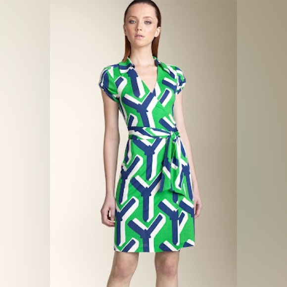 Diane Von Furstenberg Vintage Jilda Silk Wrap Dress in Why Green Size 6 - Picture 2 of 10
